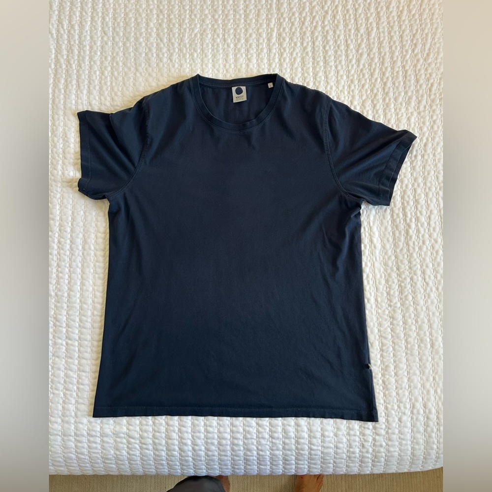 NN07 no nationality, black T-shirt men’s large